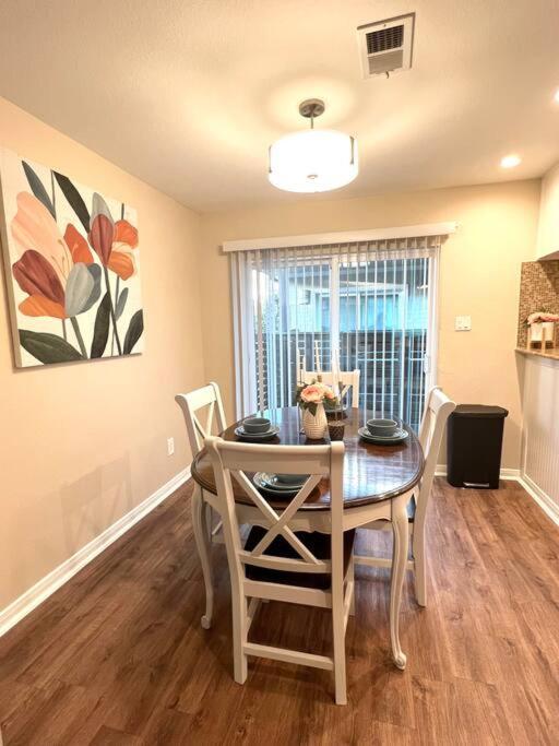 Lovely 2 Bedroom/2 Bath Houston, Heights/Galleria Екстериор снимка